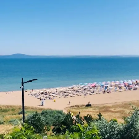резиденция у морского берега *
